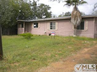 911 E Leona St, Pearsall, TX 78061