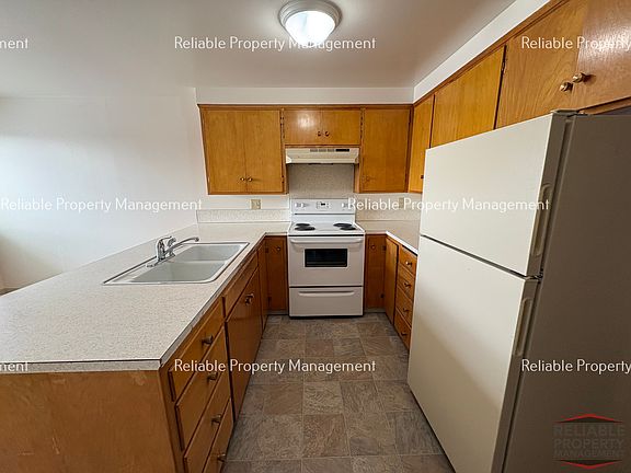 3rd image of 1420 Benton St APT 2