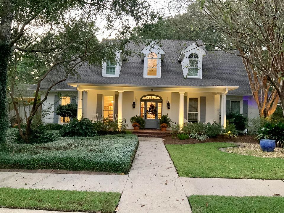 1st image of 35 Old Oak Ln