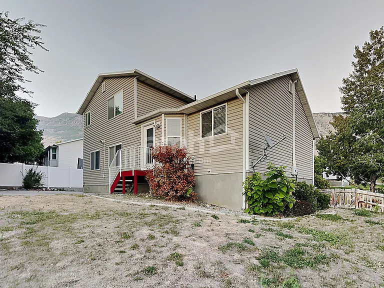459 N 990 E — Photo 18