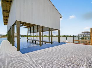 225 S Front St, Freeport, TX 77541