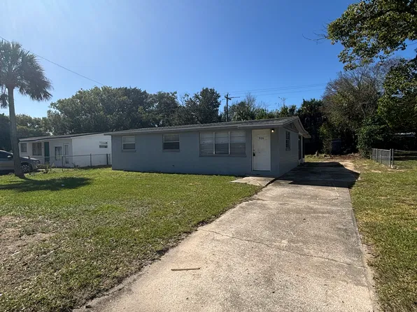 916 Derbyshire Rd, Daytona Beach, FL 32117