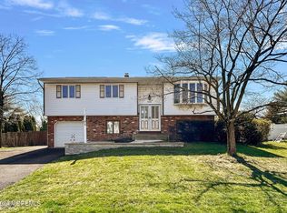 13 Kingsport Dr, Howell, NJ 07731