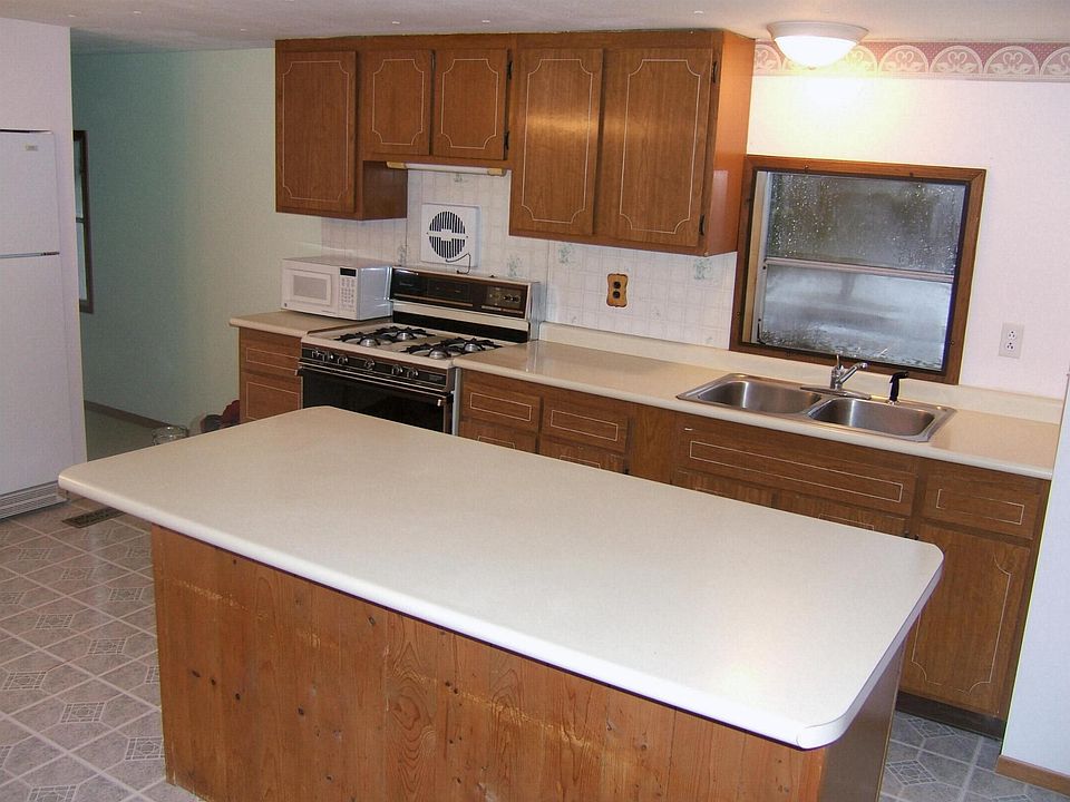 large Island in kitchen