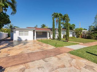 2565 NE 214th St, Miami, FL 33180