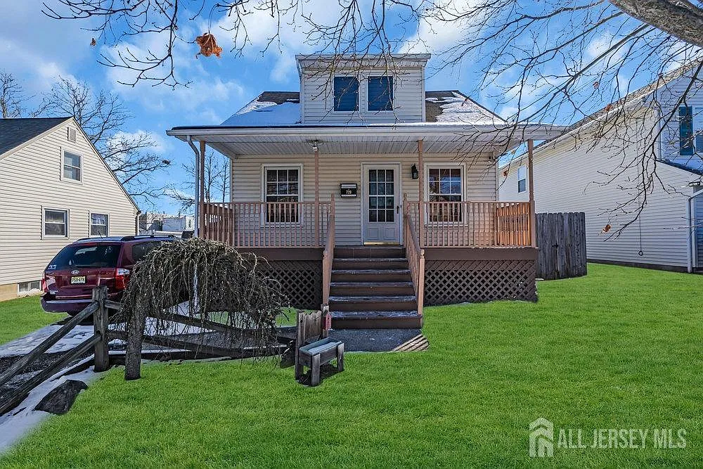 720 Voorhees Ave photo 1