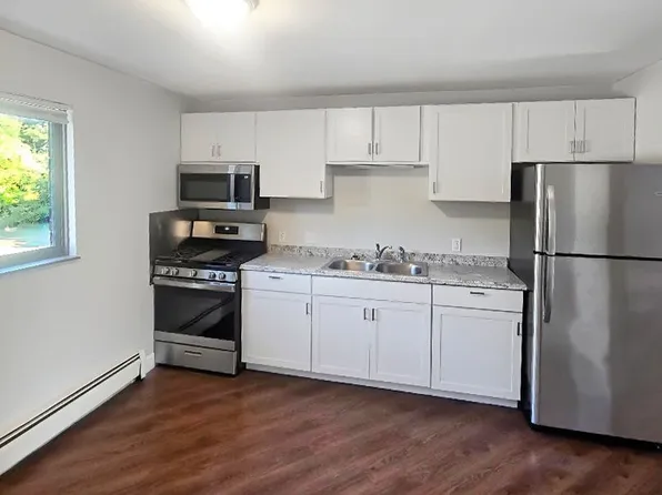 136 N Lake St APT 3, Grant, MI 49327