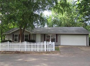 911 Ruby Dr, Farmington, MO 63640