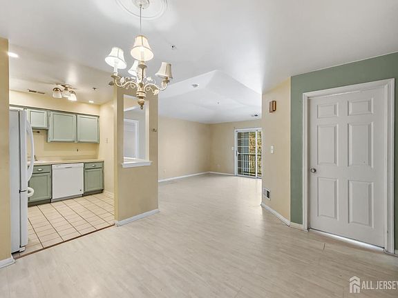 2nd image of 1036 Waterford Dr