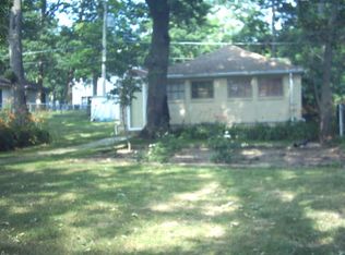 825 Kirkwood Ave, Winthrop Harbor, IL