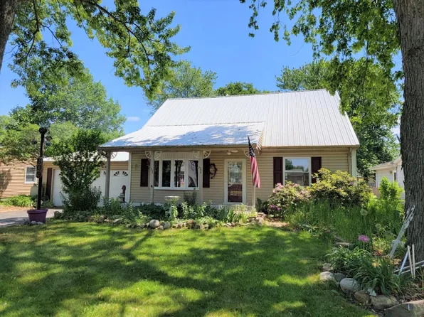 609 Linda Ln, Kouts, IN 46347