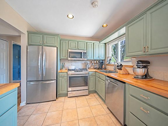5th image of 10133 Van Buren St