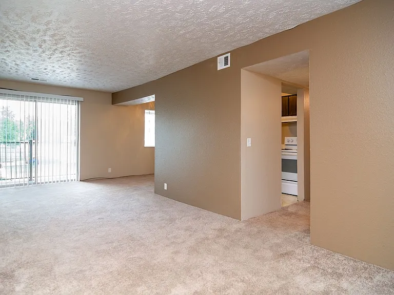 Cottonwood Apartments — Photo 12