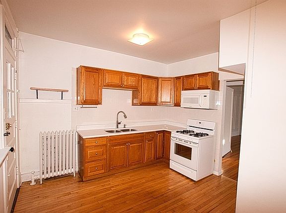 4th image of 1632 W Chase Ave APT 3