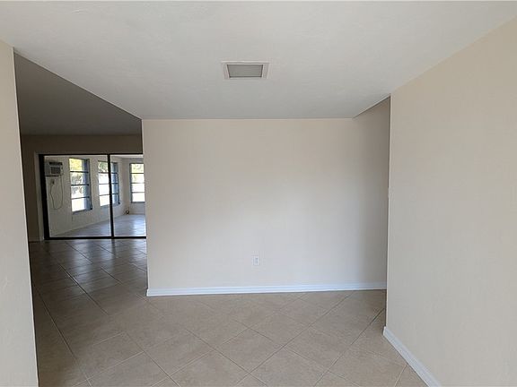 4th image of 1329 Oaklawn Ct