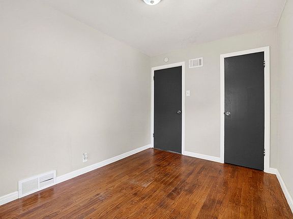 3rd image of 10019 Lilac Ave