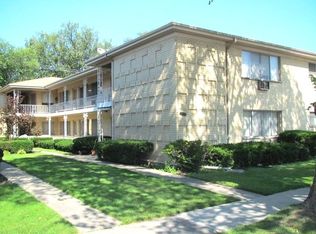 725 Busse Hwy APT 10, Park Ridge, IL 60068