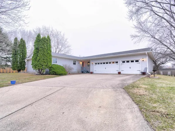 202 N 17th Ct, Estherville, IA 51334