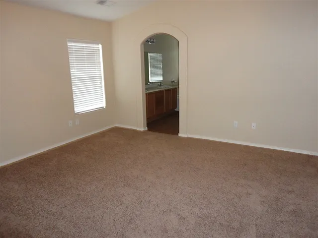 6301 Vaughn Dr NE — Photo 7