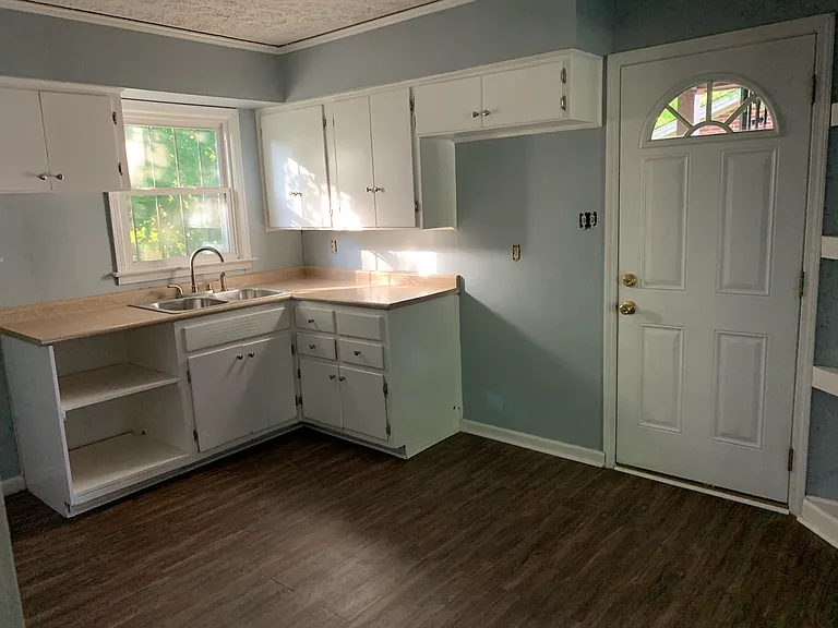 2107 Yarbrough Cir — Photo 10