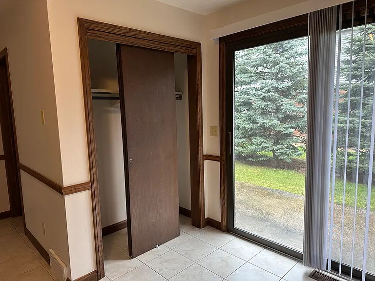 3850 Canterbury Dr — Photo 7