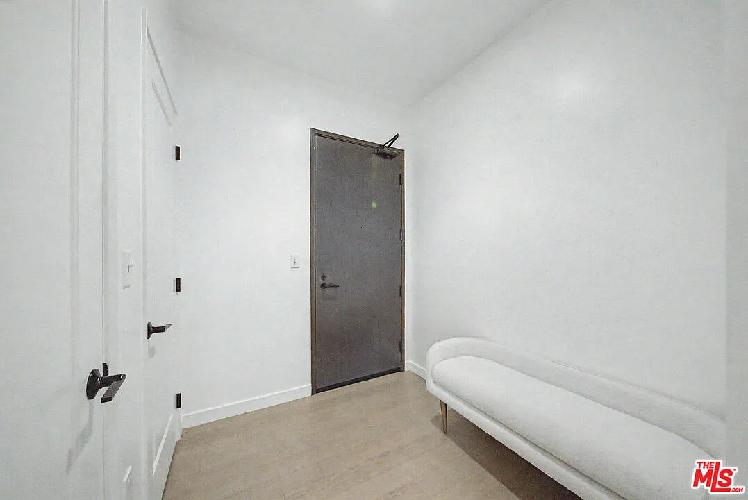 1 bed, 1.0 bath, 650 sqft, $3,200 — Photo 2
