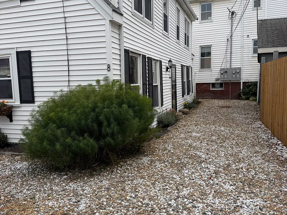 8 Lewis Ct