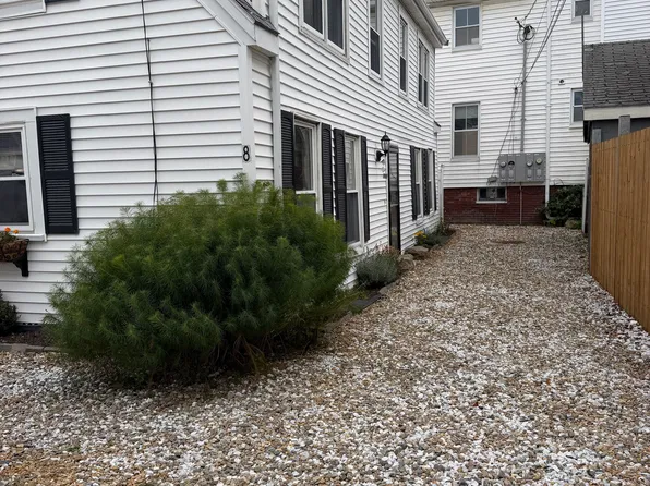 8 Lewis Ct, Gloucester, MA 01930