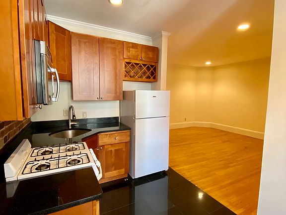 2nd image of 398 Marlborough St APT 4