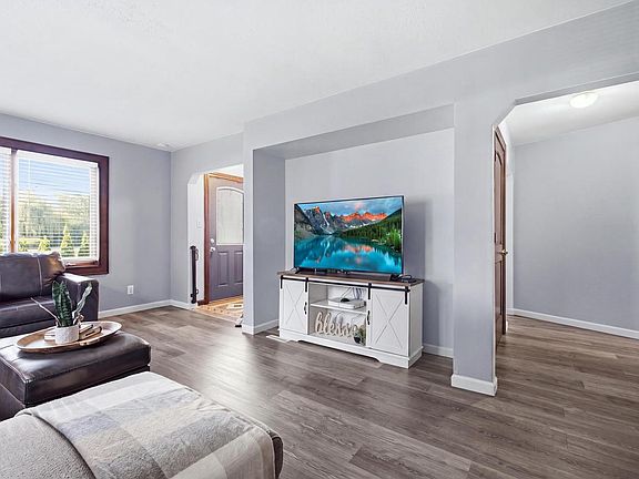 5th image of 4809 W Loomis ROAD