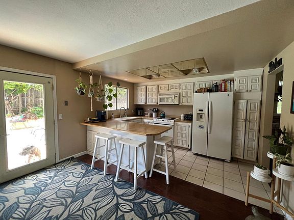 3rd image of 249 Millbrook Way