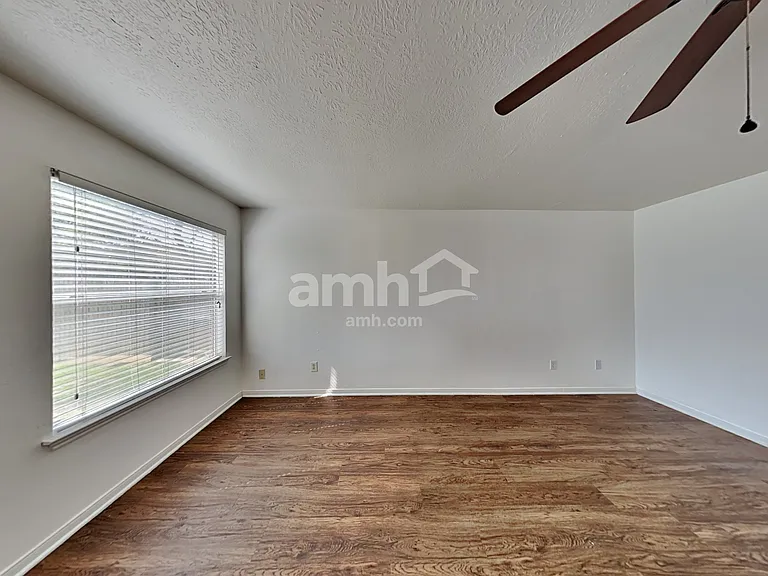 5349 Yale Dr — Photo 6