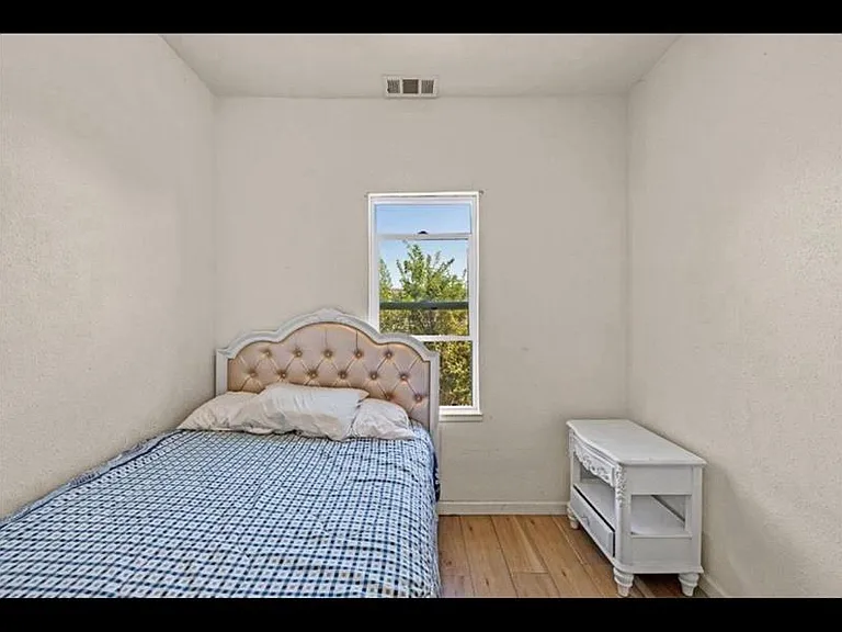 2422 E 24th St #2422 — Photo 9