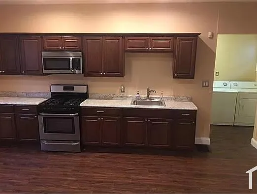 3 bed, 2424 sqft, $2,000 — Photo 3