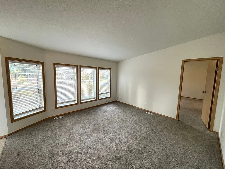 1780 N Pinewood Ct — Photo 2