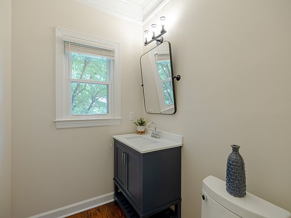 5th image of 471 Forrest Park Cir