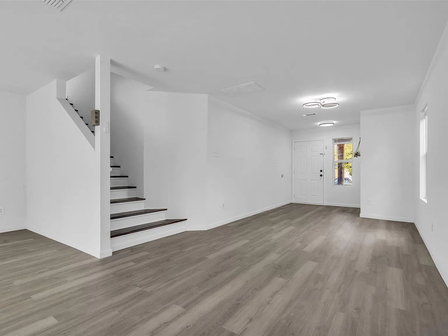 4 bed, 2.5 bath, 2170 sqft, $1,800 — Photo 4