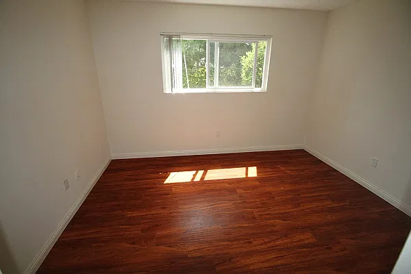 2110 Farrell Ave — Photo 4