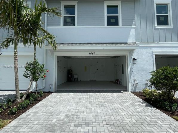4466 Longwood Lake Sq