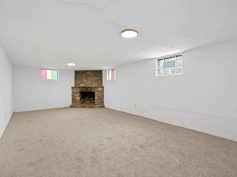 1930 Stevens Ave — Photo 34