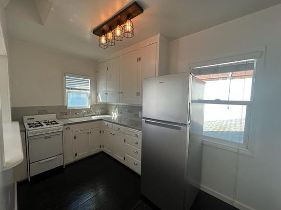 3rd image of 5083 Long Branch Ave