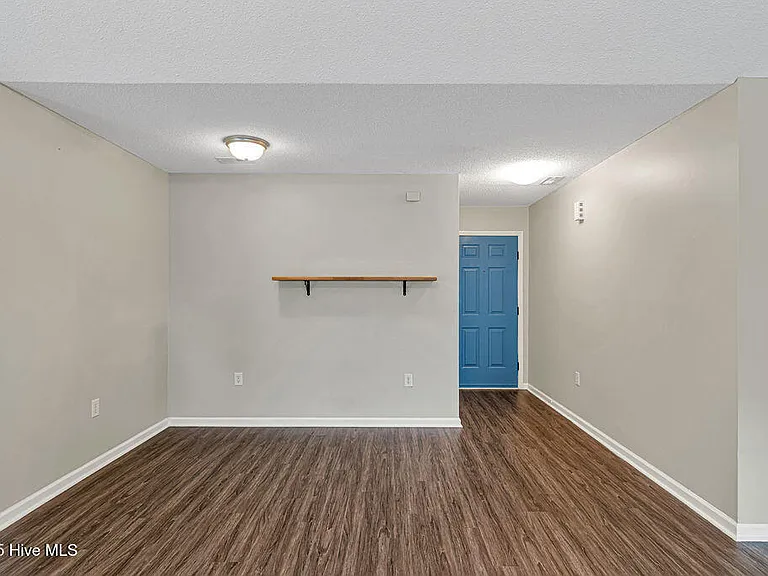 201 Ross Ct — Photo 18