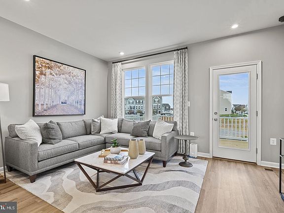 3rd image of 427 Anthem St #395