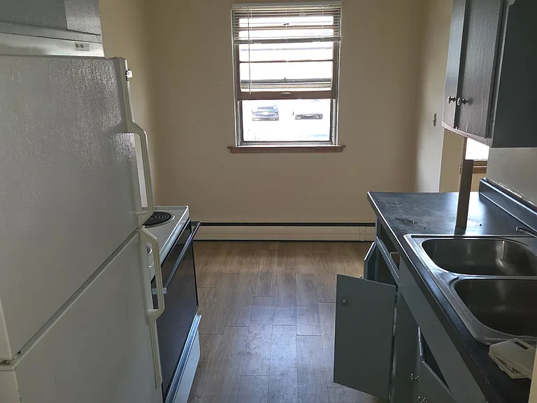 1115 York Ave #6 — Photo 6