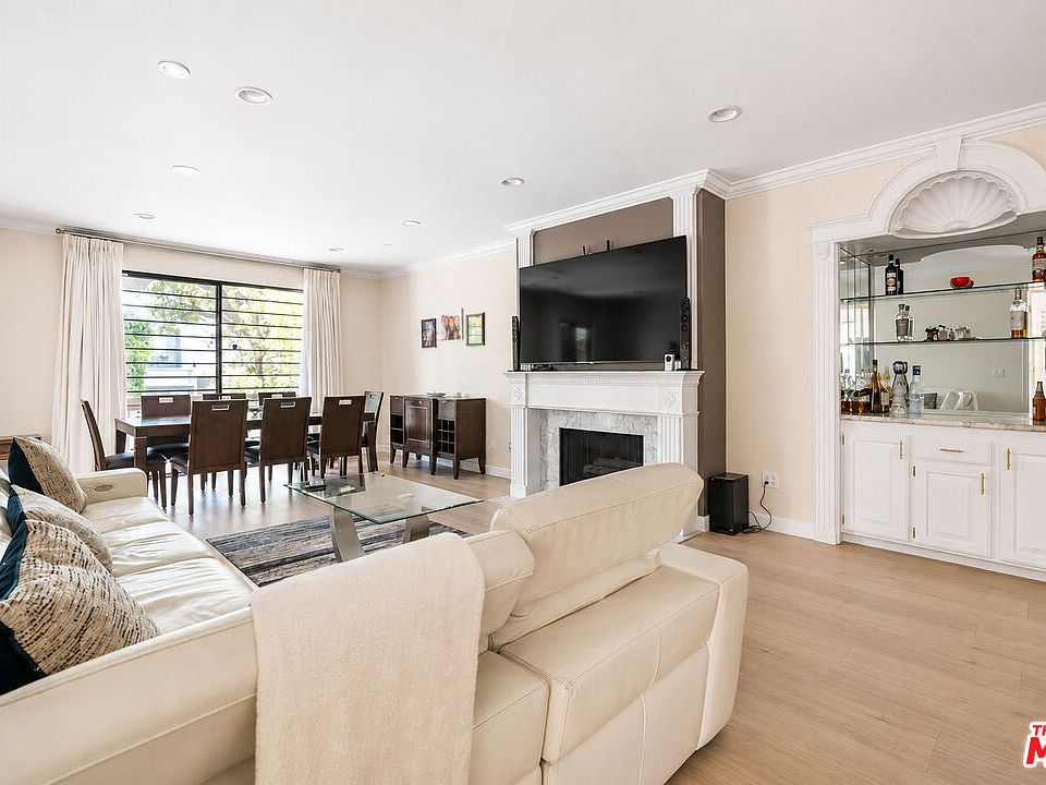 1st image of 14923 Moorpark St APT 101
