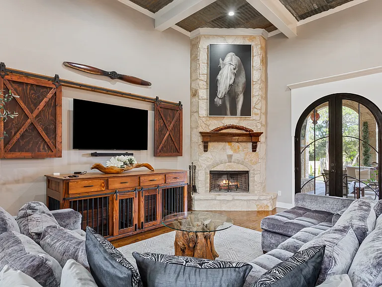 8464 Spicewood Springs Rd — Photo 6
