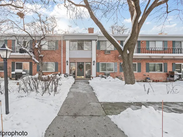 707 E Falcon Dr #C207, Arlington Heights, IL 60005