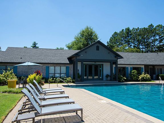 The Lakes Apartments