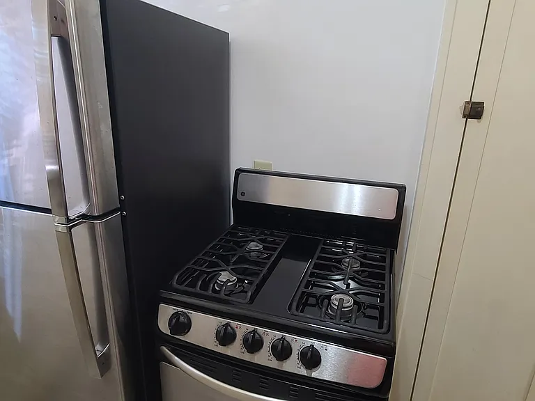 635 49th St #1 — Photo 12