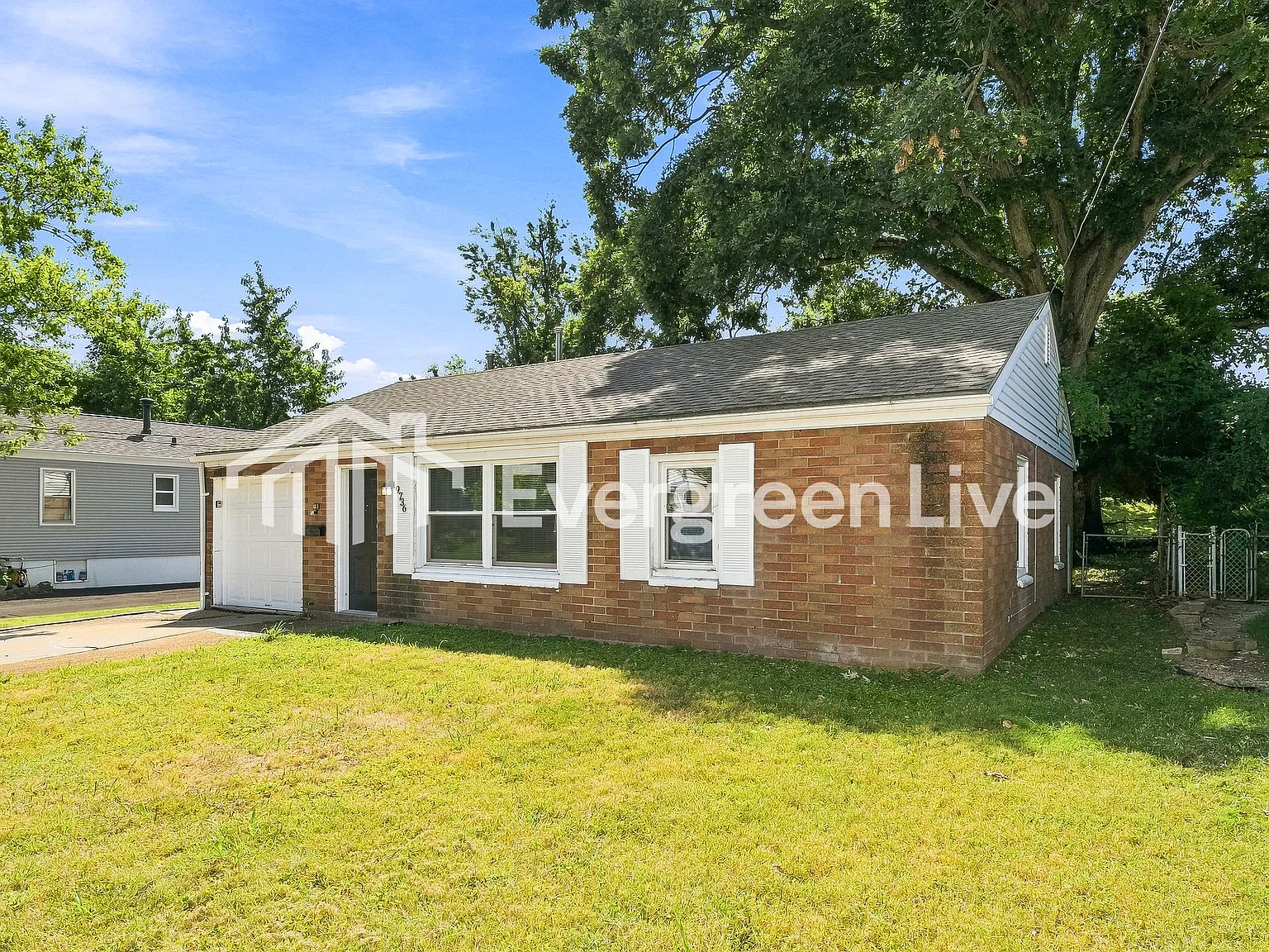 2 bed, 1.0 bath, 812 sqft, $1,045 — Photo 2